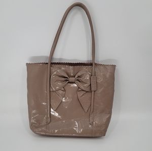 BUCO Patent Tan Bow Scallop Tote Bag